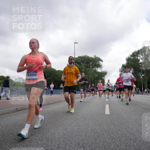 29.06.2025 - hella hamburg halbmarathon Luisa Fischer http://msf.ph/oto/8485818 29.06.2025 10:52:18 Kennedybrücke 15489, 16525, 14080, 1142, 1626, 2475, 3383, 3486, 5551, 7532, 9341, 10204 meine-sportfotos.de