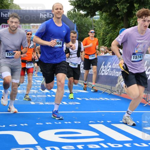 29.06.2025 - hella hamburg halbmarathon Strokosch-Dieckow http://msf.ph/oto/8485960 29.06.2025 10:45:17 Ziel 1697, 2188, 2367, 2470, 3186, 5706, 6054, 6375, 7087, 9105, 10064, 11469, 12783, 14703, 15563, 15636, 15651, 15741, 15760, 16513, 17120, 17499, 18346, 18407, 18718 meine-sportfotos.de