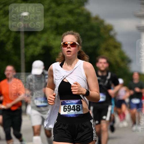 29.06.2025 - hella hamburg halbmarathon Dr. Thomas Lammeyer http://msf.ph/oto/8485972 29.06.2025 10:21:05 Kennedybrücke 1117, 1240, 1403, 1602, 1825, 2908, 3088, 3450, 3622, 5037, 5390, 5995, 6126, 6128, 6328, 6488, 6522, 6941, 6948, 7114, 7115, 7257, 7345, 7360, 7376, 7928, 8513, 8619, 8895, 8983, 9208, 9259, 9675, 10165, 10314, 10317, 10320, 10377, 10391, 10592, 10735, 10926, 11335, 11410 meine-sportfotos.de