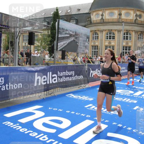 29.06.2025 - hella hamburg halbmarathon Michael Strokosch http://msf.ph/oto/8486005 29.06.2025 10:43:32 Ziel 2653, 3928, 4080, 5124, 5436, 5506, 7635, 8664, 9931, 10237, 10246, 11648, 12623, 14484, 16338, 17391, 18513, 18775, 18810, 18942, 19009, 19051, 19229 meine-sportfotos.de