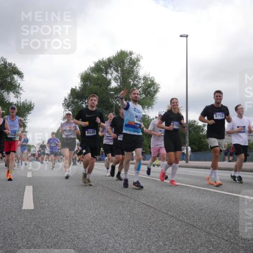 29.06.2025 - hella hamburg halbmarathon Luisa Fischer http://msf.ph/oto/8486103 29.06.2025 10:52:30 Kennedybrücke 2958, 2650, 3845, 7931, 8549, 104, 18909, 440, 8760, 8759, 2527, 2668, 3086, 3232, 3661, 4403, 5781, 6191, 6497, 7931, 7936, 8549, 8759, 8760, 9245, 10204, 10333, 10479 meine-sportfotos.de