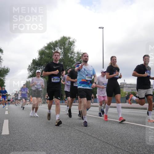 29.06.2025 - hella hamburg halbmarathon Luisa Fischer http://msf.ph/oto/8486116 29.06.2025 10:52:31 Kennedybrücke 2650, 13845, 9245, 7931, 8549, 793, 104, 20, 18909, 440, 8759, 56, 1559, 2527, 2668, 3086, 3232, 3661, 4403, 5781, 6191, 6497, 7931, 7936, 8549, 8759, 8760, 9245, 10333, 10479 meine-sportfotos.de