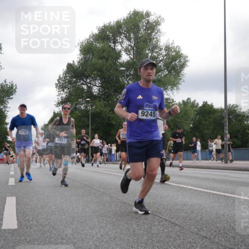 29.06.2025 - hella hamburg halbmarathon Luisa Fischer http://msf.ph/oto/8486202 29.06.2025 10:52:34 Kennedybrücke 3232, 7947, 10333, 2527, 619, 500, 9245, 1584, 2527, 2668, 3232, 3661, 4403, 5781, 6191, 6497, 7203, 7650, 7931, 7936, 7947, 7948, 8065, 8549, 8759, 8760, 9245, 10333, 10479 meine-sportfotos.de