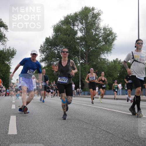29.06.2025 - hella hamburg halbmarathon Luisa Fischer http://msf.ph/oto/8486214 29.06.2025 10:52:35 Kennedybrücke 3232, 11395, 947, 10333, 2527, 6191, 1609, 1584, 2527, 2668, 3232, 4403, 5781, 6191, 6497, 7203, 7650, 7936, 7947, 7948, 8065, 9245, 10333 meine-sportfotos.de