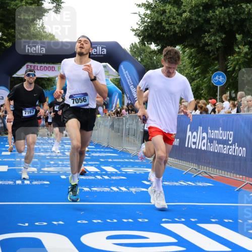 29.06.2025 - hella hamburg halbmarathon Strokosch-Dieckow http://msf.ph/oto/8486274 29.06.2025 10:44:51 Ziel 1424, 1520, 1941, 2098, 2890, 2970, 3004, 3098, 3785, 4270, 4425, 4915, 7056, 7167, 7325, 9030, 9720, 12161, 16058, 16834, 17382, 17406, 17544, 18055, 18631, 19207, 19210 meine-sportfotos.de