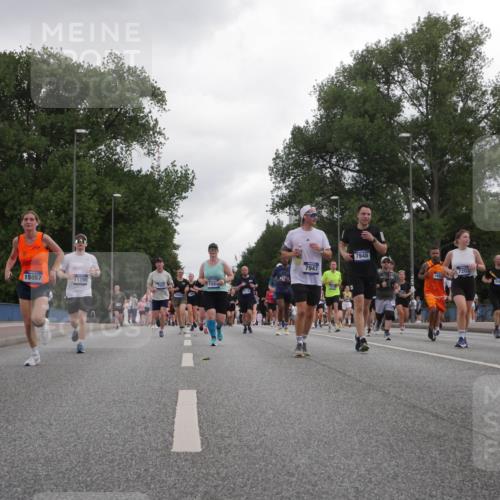 29.06.2025 - hella hamburg halbmarathon Luisa Fischer http://msf.ph/oto/8486338 29.06.2025 10:52:39 Kennedybrücke 15057, 11395, 7650, 1584, 5118, 7947, 7948, 7203, 190, 1167, 1584, 2668, 4769, 5118, 5781, 6191, 7203, 7650, 7947, 7948, 8065, 10130, 10333, 10654 meine-sportfotos.de
