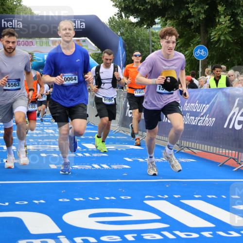 29.06.2025 - hella hamburg halbmarathon Strokosch-Dieckow http://msf.ph/oto/8486378 29.06.2025 10:45:17 Ziel 1697, 2188, 2367, 2470, 3186, 5706, 6054, 6375, 7087, 9105, 10064, 11469, 12783, 14703, 15563, 15636, 15651, 15741, 15760, 16513, 17120, 17499, 18346, 18407, 18718 meine-sportfotos.de