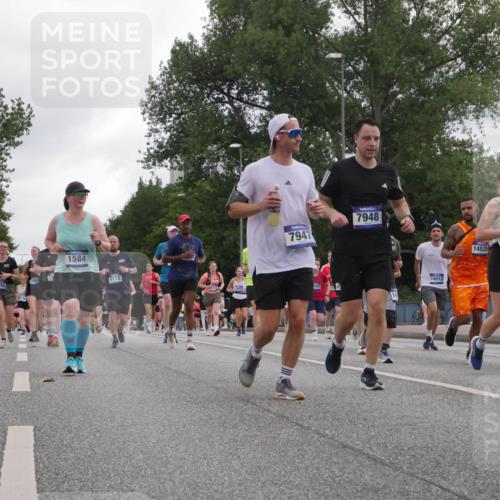 29.06.2025 - hella hamburg halbmarathon Luisa Fischer http://msf.ph/oto/8486405 29.06.2025 10:52:40 Kennedybrücke 7650, 0656, 1796, 10, 1584, 5118, 5771, 7947, 7948, 141, 16512, 14529, 03, 8065, 1167, 1584, 2668, 3253, 4769, 5118, 5781, 6191, 7203, 7650, 7947, 7948, 8065, 10130, 10333, 10654 meine-sportfotos.de