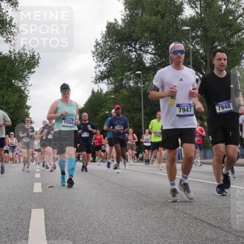 29.06.2025 - hella hamburg halbmarathon Luisa Fischer http://msf.ph/oto/8486427 29.06.2025 10:52:41 Kennedybrücke 13942, 765, 10656, 1584, 5118, 1167, 0130, 7947, 7948, 16512, 1167, 1584, 2668, 3253, 4769, 5118, 6191, 7203, 7650, 7947, 7948, 8065, 10130, 10333, 10654 meine-sportfotos.de