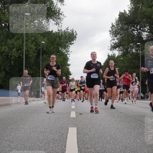 29.06.2025 - hella hamburg halbmarathon Luisa Fischer http://msf.ph/oto/8486608 29.06.2025 10:52:44 Kennedybrücke 13942, 10656, 10654, 17964, 2437, 2438, 15100, 5479, 17693, 5118, 1167, 1584, 2716, 3253, 4769, 5118, 7203, 7650, 7947, 7948, 8065, 10130, 10654 meine-sportfotos.de