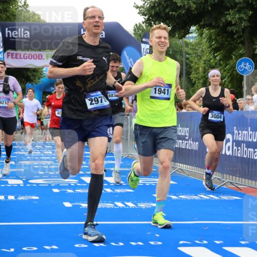 29.06.2025 - hella hamburg halbmarathon Strokosch-Dieckow http://msf.ph/oto/8486687 29.06.2025 10:44:46 Ziel 1941, 2098, 2970, 3004, 3098, 3785, 4270, 4425, 4915, 7056, 7167, 7325, 9720, 12161, 15185, 15233, 16834, 17251, 17406, 18437, 18631, 19207, 19210 meine-sportfotos.de