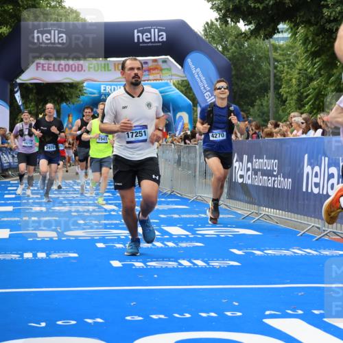 29.06.2025 - hella hamburg halbmarathon Strokosch-Dieckow http://msf.ph/oto/8486744 29.06.2025 10:44:44 Ziel 1782, 1941, 2098, 2970, 3004, 3098, 3785, 4270, 4915, 4991, 6490, 7056, 7167, 7325, 9720, 10669, 12161, 15185, 15233, 16834, 17251, 18107, 18437, 18464, 18868, 19206, 19207, 19210 meine-sportfotos.de