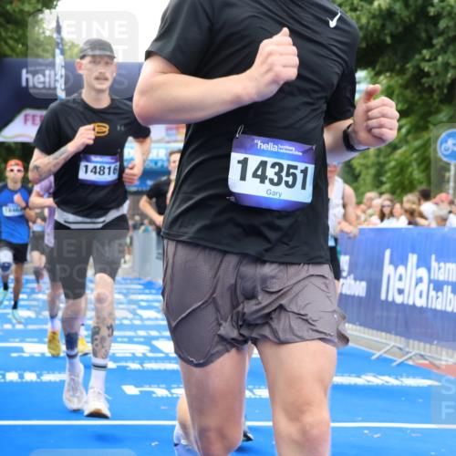 29.06.2025 - hella hamburg halbmarathon Strokosch-Dieckow http://msf.ph/oto/8487068 29.06.2025 10:44:37 Ziel 1468, 1782, 2365, 2402, 3305, 4270, 4991, 5476, 6490, 6495, 7322, 7710, 10669, 12711, 14351, 14798, 14816, 15185, 15233, 15862, 16224, 17097, 17251, 18107, 18437, 18464, 18539, 18560, 18765, 18868, 19206 meine-sportfotos.de