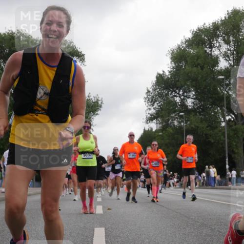 29.06.2025 - hella hamburg halbmarathon Luisa Fischer http://msf.ph/oto/8487126 29.06.2025 10:52:57 Kennedybrücke 9697, 11865, 12882, 12881, 1805, 2437, 2438, 2716, 2997, 5479, 5480, 7679, 9162, 10782 meine-sportfotos.de