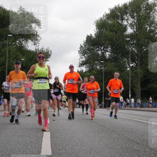 29.06.2025 - hella hamburg halbmarathon Luisa Fischer http://msf.ph/oto/8487157 29.06.2025 10:52:58 Kennedybrücke 15176, 85, 0975, 10782, 5411, 9697, 15530, 11865, 12882, 12881, 1805, 2437, 2438, 2541, 2997, 5479, 5480, 7679, 9162, 10038, 10782 meine-sportfotos.de