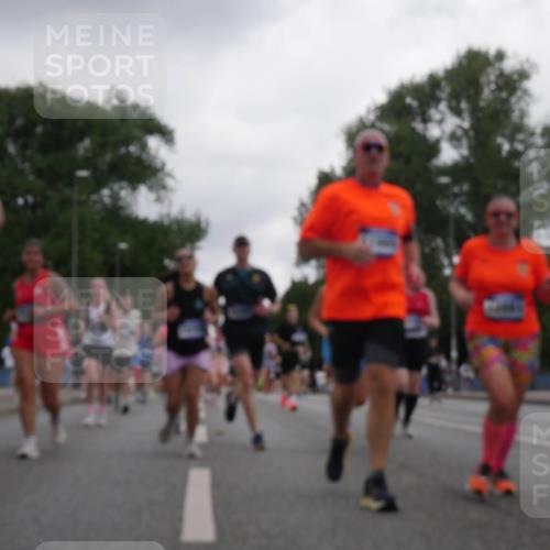 29.06.2025 - hella hamburg halbmarathon Luisa Fischer http://msf.ph/oto/8487270 29.06.2025 10:53:00 Kennedybrücke 1805, 2541, 2997, 5106, 7679, 9015, 9162, 10038, 10782 meine-sportfotos.de