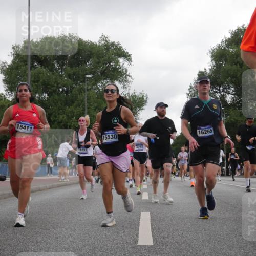 29.06.2025 - hella hamburg halbmarathon Luisa Fischer http://msf.ph/oto/8487304 29.06.2025 10:53:02 Kennedybrücke 15411, 11031, 15530, 14214, 16265, 11, 1805, 2541, 2997, 4589, 5106, 9015, 9162, 10038, 10782 meine-sportfotos.de