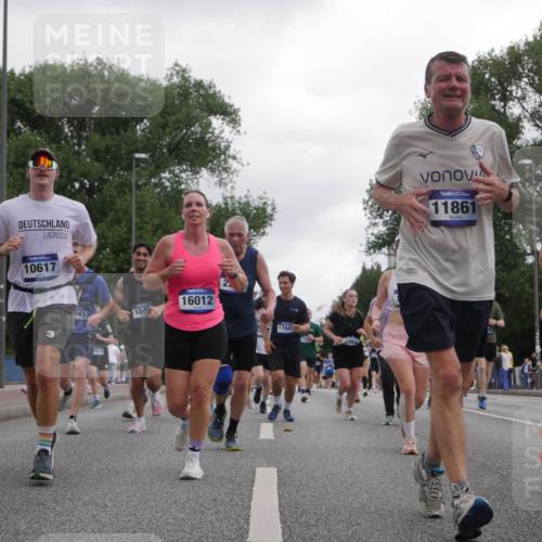 29.06.2025 - hella hamburg halbmarathon Luisa Fischer http://msf.ph/oto/8487422 29.06.2025 10:53:06 Kennedybrücke 10617, 041, 104, 16012, 7530, 17647, 2862, 11861, 1805, 2541, 4589, 5106, 6694, 9015, 9162, 10038 meine-sportfotos.de