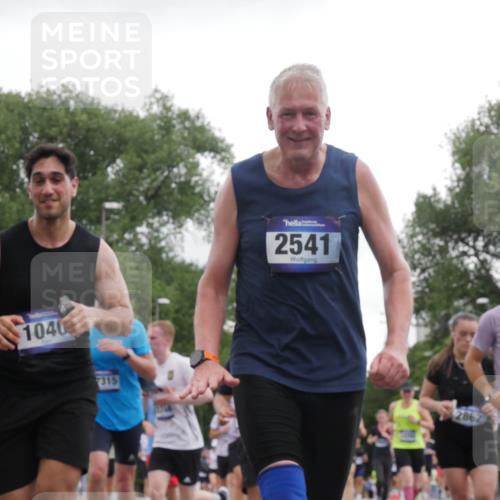 29.06.2025 - hella hamburg halbmarathon Luisa Fischer http://msf.ph/oto/8487479 29.06.2025 10:53:08 Kennedybrücke 10683, 1040, 315, 2541, 2862, 13764, 1805, 2541, 2927, 3070, 4589, 5106, 5997, 6680, 6694, 9015, 9162, 10038, 10704 meine-sportfotos.de