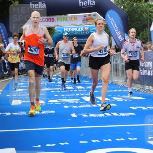 29.06.2025 - hella hamburg halbmarathon Strokosch-Dieckow http://msf.ph/oto/8487508 29.06.2025 10:44:25 Ziel 1057, 1220, 1902, 3305, 4310, 4691, 7191, 7322, 8928, 12327, 12528, 12554, 14464, 14667, 15862, 16547, 16803, 17097, 17729, 18765, 18806 meine-sportfotos.de