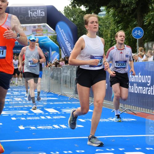 29.06.2025 - hella hamburg halbmarathon Strokosch-Dieckow http://msf.ph/oto/8487587 29.06.2025 10:44:26 Ziel 1057, 1468, 1902, 3305, 4310, 4691, 7191, 7322, 7710, 8928, 12327, 12554, 14464, 14667, 15862, 16803, 17097, 17729, 18765, 18806 meine-sportfotos.de