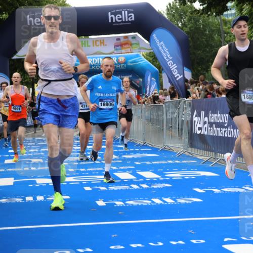 29.06.2025 - hella hamburg halbmarathon Strokosch-Dieckow http://msf.ph/oto/8487661 29.06.2025 10:44:23 Ziel 1057, 1220, 1413, 1902, 4310, 4691, 5275, 7191, 7322, 8928, 9444, 12327, 12528, 12554, 14464, 14667, 16547, 16803, 16893, 17729, 18765, 18806 meine-sportfotos.de