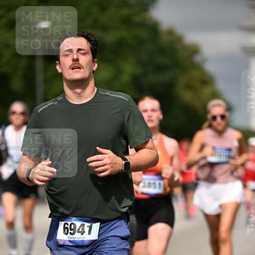 29.06.2025 - hella hamburg halbmarathon Dr. Thomas Lammeyer http://msf.ph/oto/8487733 29.06.2025 10:21:12 Kennedybrücke 1083, 1117, 1137, 1240, 1403, 2225, 2860, 2908, 3210, 3450, 3622, 5037, 5390, 5995, 6126, 6128, 6328, 6488, 6520, 6522, 6941, 6948, 7114, 7115, 7291, 7345, 7376, 8253, 8513, 8558, 8895, 8983, 9259, 9647, 9675, 10165, 10314, 10317, 10320, 10377, 10592, 10735, 10926 meine-sportfotos.de
