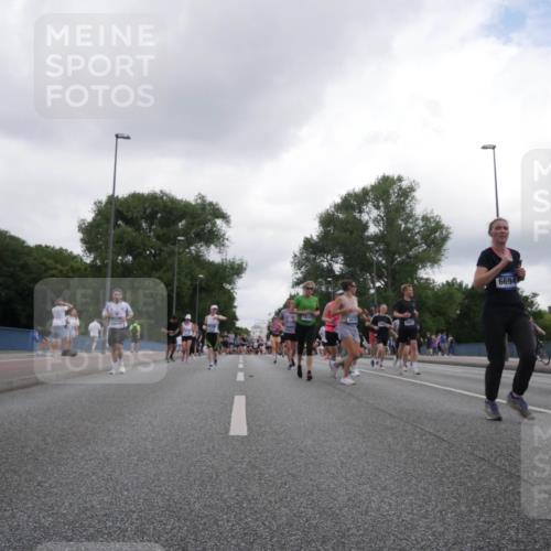 29.06.2025 - hella hamburg halbmarathon Luisa Fischer http://msf.ph/oto/8487773 29.06.2025 10:53:16 Kennedybrücke 5097, 6694, 1525, 2927, 3070, 5997, 6680, 6694, 6989, 7755, 8254, 9261, 10060, 10704 meine-sportfotos.de