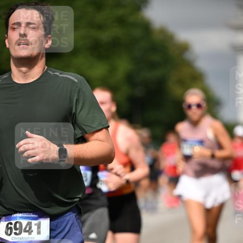 29.06.2025 - hella hamburg halbmarathon Dr. Thomas Lammeyer http://msf.ph/oto/8487774 29.06.2025 10:21:13 Kennedybrücke 1083, 1117, 1137, 1403, 2225, 2860, 2908, 3210, 3450, 3622, 5037, 5390, 5995, 6126, 6128, 6328, 6488, 6520, 6522, 6941, 6948, 7114, 7115, 7291, 7345, 8253, 8309, 8513, 8558, 8895, 8983, 9259, 9647, 9675, 10314, 10317, 10320, 10377, 10592, 10735, 10926 meine-sportfotos.de