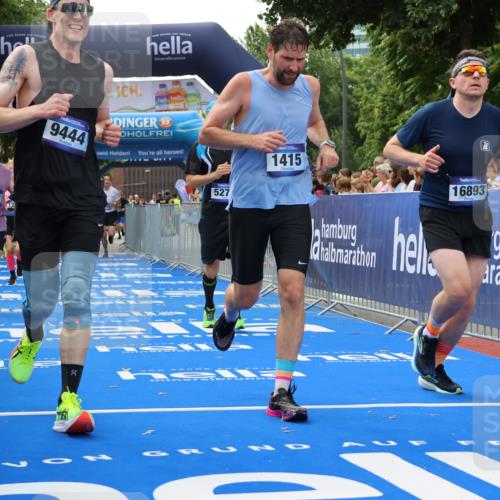 29.06.2025 - hella hamburg halbmarathon Strokosch-Dieckow http://msf.ph/oto/8488030 29.06.2025 10:44:16 Ziel 1220, 1413, 1415, 1902, 4999, 5231, 5275, 5884, 7005, 7191, 8722, 9444, 12159, 12528, 14686, 14687, 15225, 15280, 16301, 16316, 16547, 16803, 16893, 17748, 18691 meine-sportfotos.de