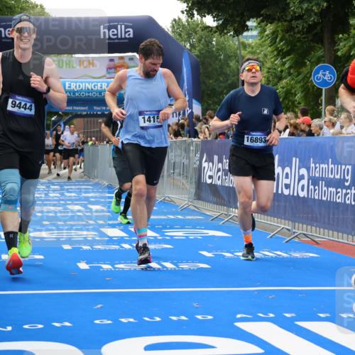 29.06.2025 - hella hamburg halbmarathon Strokosch-Dieckow http://msf.ph/oto/8488041 29.06.2025 10:44:16 Ziel 1220, 1413, 1415, 1902, 4999, 5231, 5275, 5884, 7005, 7191, 8722, 9444, 12159, 12528, 14686, 14687, 15225, 15280, 16301, 16316, 16547, 16803, 16893, 17748, 18691 meine-sportfotos.de