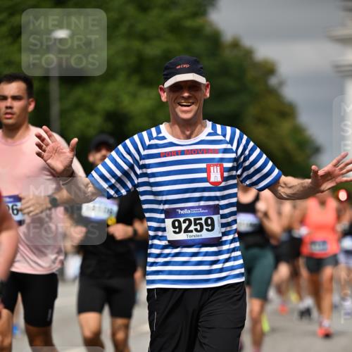 29.06.2025 - hella hamburg halbmarathon Dr. Thomas Lammeyer http://msf.ph/oto/8488073 29.06.2025 10:21:20 Kennedybrücke 1083, 1137, 1403, 2225, 2860, 2908, 3210, 3464, 3466, 3622, 3802, 3803, 5390, 5929, 5930, 5995, 6126, 6128, 6328, 6488, 6520, 6522, 6786, 6941, 7114, 7115, 7291, 7345, 7945, 8210, 8253, 8309, 8558, 8895, 8983, 9259, 9647, 10377, 10592, 10620, 10735 meine-sportfotos.de