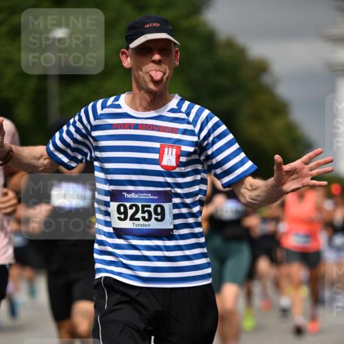 29.06.2025 - hella hamburg halbmarathon Dr. Thomas Lammeyer http://msf.ph/oto/8488099 29.06.2025 10:21:21 Kennedybrücke 1083, 1137, 1403, 2225, 2860, 2908, 3210, 3464, 3466, 3802, 3803, 5390, 5929, 5930, 5995, 6126, 6128, 6328, 6352, 6488, 6520, 6522, 6786, 6941, 7114, 7115, 7291, 7345, 7945, 8210, 8253, 8309, 8558, 8895, 8983, 9259, 9647, 10377, 10460, 10592, 10620, 10735 meine-sportfotos.de