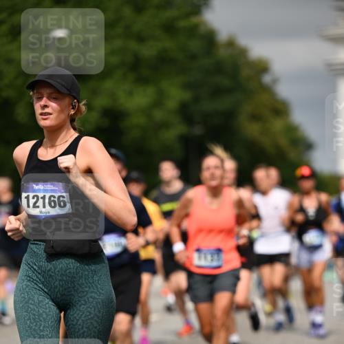 29.06.2025 - hella hamburg halbmarathon Dr. Thomas Lammeyer http://msf.ph/oto/8488233 29.06.2025 10:21:23 Kennedybrücke 1083, 1137, 1403, 1795, 2225, 2860, 2908, 3210, 3464, 3466, 3802, 3803, 4852, 5390, 5929, 5930, 5995, 6126, 6128, 6328, 6352, 6520, 6522, 6786, 6941, 7114, 7115, 7291, 7345, 7945, 8210, 8253, 8309, 8433, 8558, 8895, 8983, 9259, 9400, 9647, 9848, 10377, 10460, 10592, 10620, 10735 meine-sportfotos.de