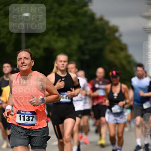 29.06.2025 - hella hamburg halbmarathon Dr. Thomas Lammeyer http://msf.ph/oto/8488355 29.06.2025 10:21:25 Kennedybrücke 1083, 1137, 1403, 1795, 2225, 2860, 2908, 3210, 3464, 3466, 3802, 3803, 4852, 5390, 5929, 5930, 5995, 6126, 6128, 6328, 6352, 6520, 6522, 6786, 7011, 7114, 7115, 7291, 7945, 8210, 8253, 8309, 8433, 8558, 8895, 8983, 9259, 9400, 9647, 9848, 10377, 10460, 10592, 10620, 10735 meine-sportfotos.de