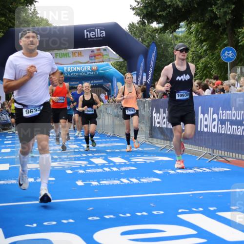29.06.2025 - hella hamburg halbmarathon Strokosch-Dieckow http://msf.ph/oto/8488371 29.06.2025 10:44:08 Ziel 1391, 1415, 1558, 2816, 3021, 4999, 5231, 5884, 6705, 7005, 8722, 9081, 9633, 10193, 10930, 11346, 12159, 13123, 14686, 14687, 15225, 15280, 16301, 16316, 16506, 16648, 16697, 17748, 17977, 18004, 18691 meine-sportfotos.de