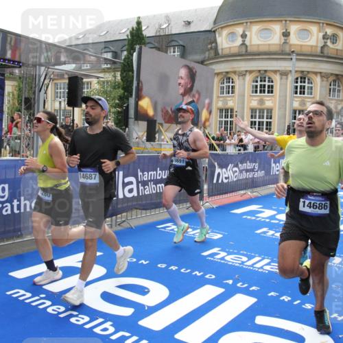 29.06.2025 - hella hamburg halbmarathon Michael Strokosch http://msf.ph/oto/8488421 29.06.2025 10:44:18 Ziel 1220, 1413, 1415, 4999, 5231, 5275, 5884, 7005, 8722, 9444, 12159, 12528, 14686, 14687, 15225, 15280, 16301, 16316, 16547, 16893, 17748, 18691 meine-sportfotos.de