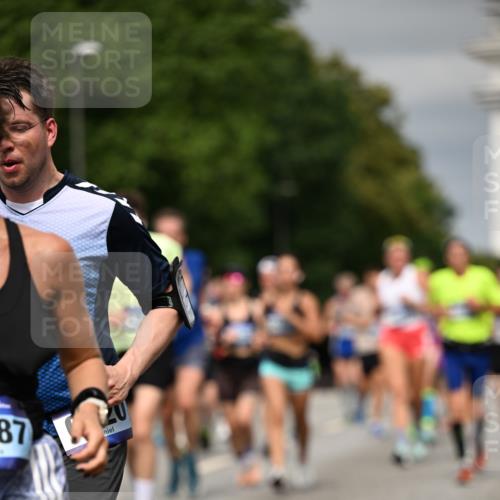 29.06.2025 - hella hamburg halbmarathon Dr. Thomas Lammeyer http://msf.ph/oto/8488689 29.06.2025 10:21:29 Kennedybrücke 1083, 1137, 1156, 1795, 2225, 2259, 2860, 2908, 3210, 3464, 3466, 3802, 3803, 4852, 5390, 5929, 5930, 5995, 6126, 6128, 6254, 6336, 6352, 6520, 6522, 6786, 7011, 7114, 7115, 7291, 7945, 8210, 8253, 8309, 8351, 8433, 8558, 8895, 9259, 9400, 9647, 9848, 10460, 10592, 10620 meine-sportfotos.de