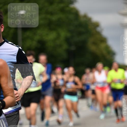 29.06.2025 - hella hamburg halbmarathon Dr. Thomas Lammeyer http://msf.ph/oto/8488697 29.06.2025 10:21:29 Kennedybrücke 1083, 1137, 1156, 1795, 2225, 2259, 2860, 2908, 3210, 3464, 3466, 3802, 3803, 4852, 5390, 5929, 5930, 5995, 6126, 6128, 6254, 6336, 6352, 6520, 6522, 6786, 7011, 7114, 7115, 7291, 7945, 8210, 8253, 8309, 8351, 8433, 8558, 8895, 9259, 9400, 9647, 9848, 10460, 10592, 10620 meine-sportfotos.de