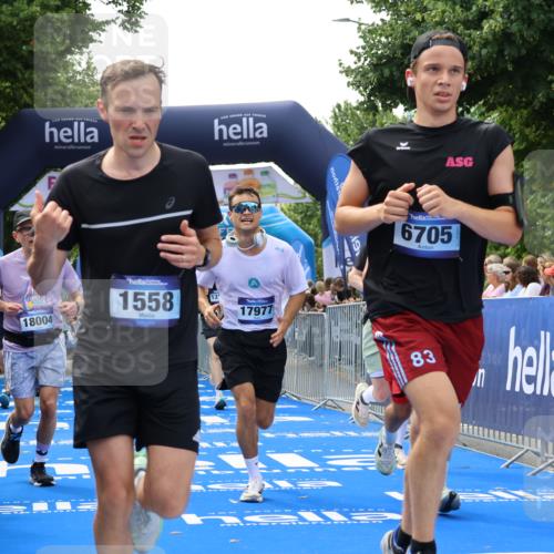 29.06.2025 - hella hamburg halbmarathon Strokosch-Dieckow http://msf.ph/oto/8488798 29.06.2025 10:44:02 Ziel 1391, 1558, 2816, 3021, 4981, 5231, 6705, 8063, 8900, 9081, 9633, 10193, 10596, 10930, 11346, 12438, 13123, 15383, 16506, 16648, 16697, 17516, 17748, 17977, 18004 meine-sportfotos.de