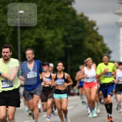 29.06.2025 - hella hamburg halbmarathon Dr. Thomas Lammeyer http://msf.ph/oto/8488890 29.06.2025 10:21:30 Kennedybrücke 1083, 1137, 1156, 1204, 1795, 2225, 2259, 2860, 2908, 3210, 3464, 3466, 3802, 3803, 4852, 5390, 5929, 5930, 5995, 6126, 6128, 6254, 6336, 6352, 6520, 6522, 6786, 7011, 7114, 7115, 7291, 7945, 8210, 8253, 8309, 8351, 8433, 8558, 8895, 9259, 9400, 9647, 9848, 10460, 10592, 10620 meine-sportfotos.de