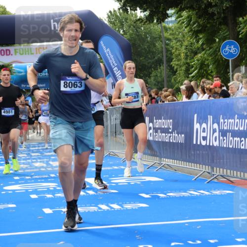 29.06.2025 - hella hamburg halbmarathon Strokosch-Dieckow http://msf.ph/oto/8489056 29.06.2025 10:43:57 Ziel 1558, 2816, 3697, 3907, 4981, 5624, 6705, 8063, 8145, 8900, 9043, 9081, 10493, 10596, 11346, 11809, 12438, 12966, 13123, 14861, 15383, 16549, 16697, 17376, 17403, 17516, 17977, 18004, 18678 meine-sportfotos.de