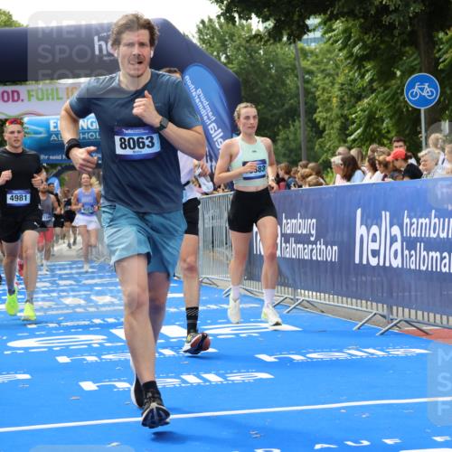 29.06.2025 - hella hamburg halbmarathon Strokosch-Dieckow http://msf.ph/oto/8489077 29.06.2025 10:43:57 Ziel 1558, 2816, 3697, 3907, 4981, 5624, 6705, 8063, 8145, 8900, 9043, 9081, 10493, 10596, 11346, 11809, 12438, 12966, 13123, 14861, 15383, 16549, 16697, 17376, 17403, 17516, 17977, 18004, 18678 meine-sportfotos.de