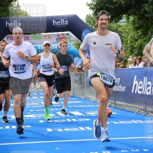 29.06.2025 - hella hamburg halbmarathon Strokosch-Dieckow http://msf.ph/oto/8489138 29.06.2025 10:43:53 Ziel 3437, 3697, 3907, 4981, 5624, 5692, 7185, 8063, 8145, 8900, 9043, 9374, 10493, 10596, 11778, 11809, 12438, 12966, 13897, 14861, 15383, 15512, 16062, 16549, 17376, 17403, 17516, 18650, 18678 meine-sportfotos.de