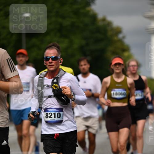 29.06.2025 - hella hamburg halbmarathon Dr. Thomas Lammeyer http://msf.ph/oto/8489324 29.06.2025 10:21:38 Kennedybrücke 1015, 1083, 1156, 1204, 1274, 1458, 1749, 1795, 2225, 2259, 2860, 3210, 3292, 3464, 3466, 3802, 3803, 4218, 4852, 5929, 5930, 6254, 6336, 6352, 6520, 6786, 7011, 7258, 7291, 7945, 8210, 8253, 8309, 8351, 8433, 8558, 8607, 9400, 9647, 9848, 10460, 10620, 10677 meine-sportfotos.de