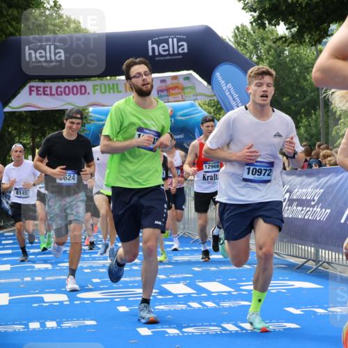 29.06.2025 - hella hamburg halbmarathon Strokosch-Dieckow http://msf.ph/oto/8489373 29.06.2025 10:43:51 Ziel 1976, 3437, 3697, 3907, 4981, 5624, 5692, 7185, 8063, 8145, 8900, 9043, 9159, 9374, 10493, 10596, 11153, 11778, 11809, 11848, 12438, 12966, 13897, 14861, 15383, 15512, 16062, 16105, 16549, 17376, 17403, 18650, 18678 meine-sportfotos.de