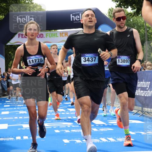 29.06.2025 - hella hamburg halbmarathon Strokosch-Dieckow http://msf.ph/oto/8489425 29.06.2025 10:43:48 Ziel 1976, 3437, 3697, 3907, 5624, 5692, 6903, 6991, 7185, 8145, 9043, 9159, 9374, 10493, 11153, 11778, 11809, 11848, 12438, 12966, 13897, 14201, 14210, 14861, 15512, 16062, 16105, 16549, 17376, 17403, 18650, 18678, 19090 meine-sportfotos.de