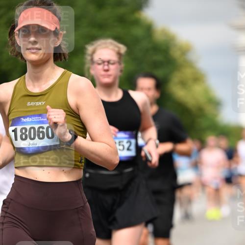 29.06.2025 - hella hamburg halbmarathon Dr. Thomas Lammeyer http://msf.ph/oto/8489580 29.06.2025 10:21:40 Kennedybrücke 1015, 1083, 1156, 1204, 1274, 1458, 1622, 1749, 1795, 2259, 3138, 3210, 3292, 3464, 3466, 3802, 3803, 4218, 4852, 5929, 5930, 6254, 6336, 6352, 6520, 6786, 7011, 7258, 7291, 7945, 8210, 8309, 8351, 8433, 8607, 9400, 9848, 10460, 10509, 10620, 10677, 11372 meine-sportfotos.de
