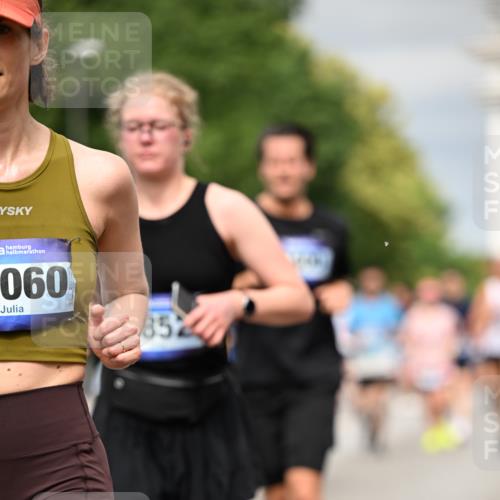 29.06.2025 - hella hamburg halbmarathon Dr. Thomas Lammeyer http://msf.ph/oto/8489601 29.06.2025 10:21:40 Kennedybrücke 1015, 1083, 1156, 1204, 1274, 1458, 1622, 1749, 1795, 2259, 3138, 3210, 3292, 3464, 3466, 3802, 3803, 4218, 4852, 5929, 5930, 6254, 6336, 6352, 6520, 6786, 7011, 7258, 7291, 7945, 8210, 8309, 8351, 8433, 8607, 9400, 9848, 10460, 10509, 10620, 10677, 11372 meine-sportfotos.de