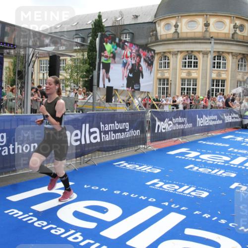 29.06.2025 - hella hamburg halbmarathon Michael Strokosch http://msf.ph/oto/8489681 29.06.2025 10:44:47 Ziel 1941, 2970, 3004, 3785, 4270, 4915, 7325, 10669, 15185, 15233, 16834, 17251, 18437, 18868 meine-sportfotos.de
